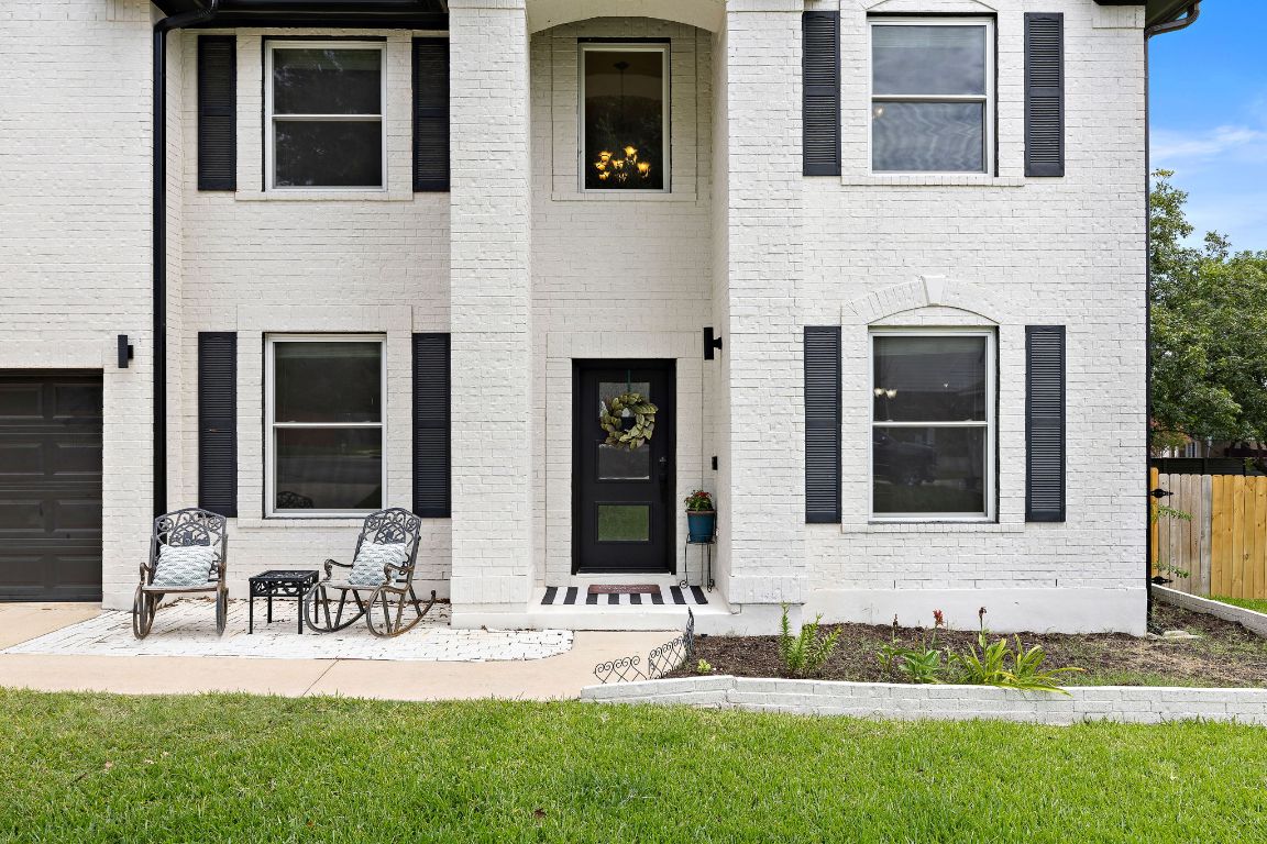 7002 Rambollet Terrace Round Rock, TX 78681 - Photo 33 of 37 a front view of a house with yard