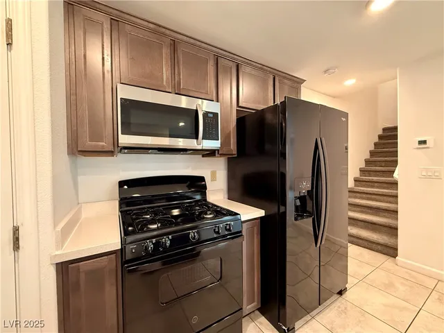 $1,895 | 735 Omaggio Place, Henderson, NV 89011