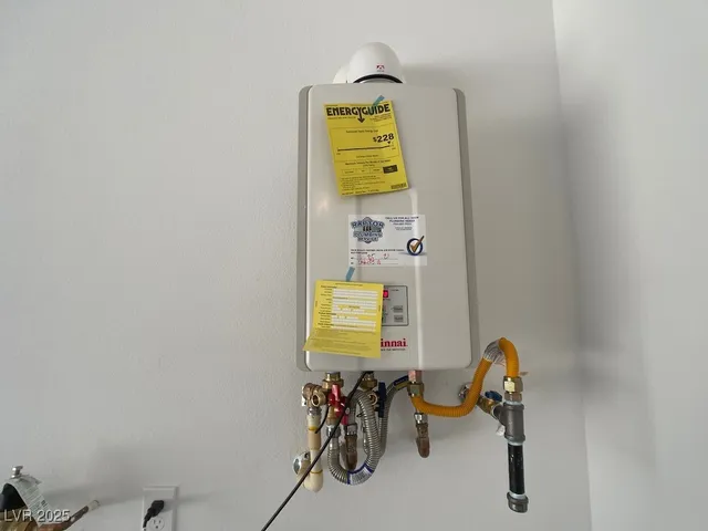 $1,895 | 735 Omaggio Place, Henderson, NV 89011