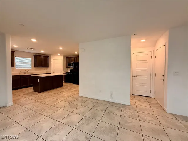 $1,895 | 735 Omaggio Place, Henderson, NV 89011