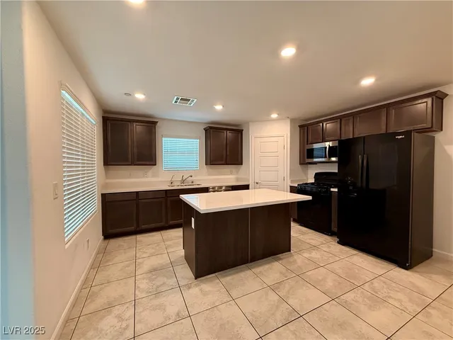 $1,895 | 735 Omaggio Place, Henderson, NV 89011