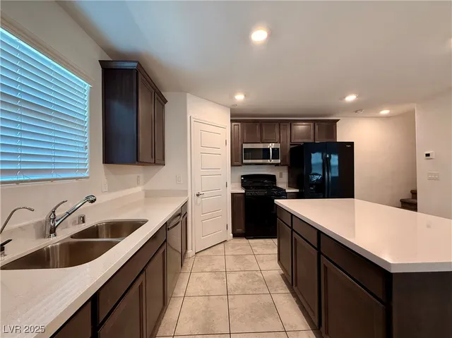 $1,895 | 735 Omaggio Place, Henderson, NV 89011