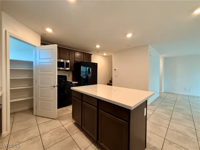 $1,895 | 735 Omaggio Place, Henderson, NV 89011