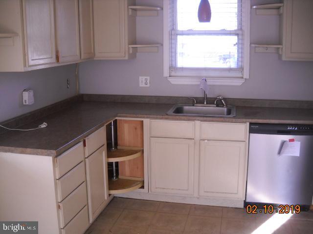 301 Peach Tree Lane Delanco, NJ 08075 - Photo 8 of 14