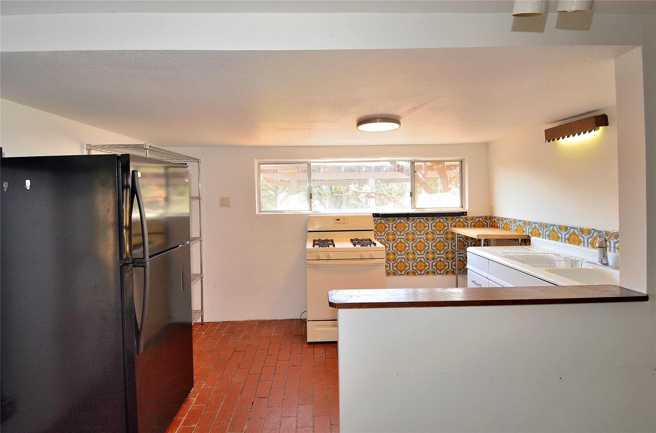 904 Bishops Lodge Road Santa Fe, NM 87501 - Photo 35 of 51 Downstairs apartment kitchen