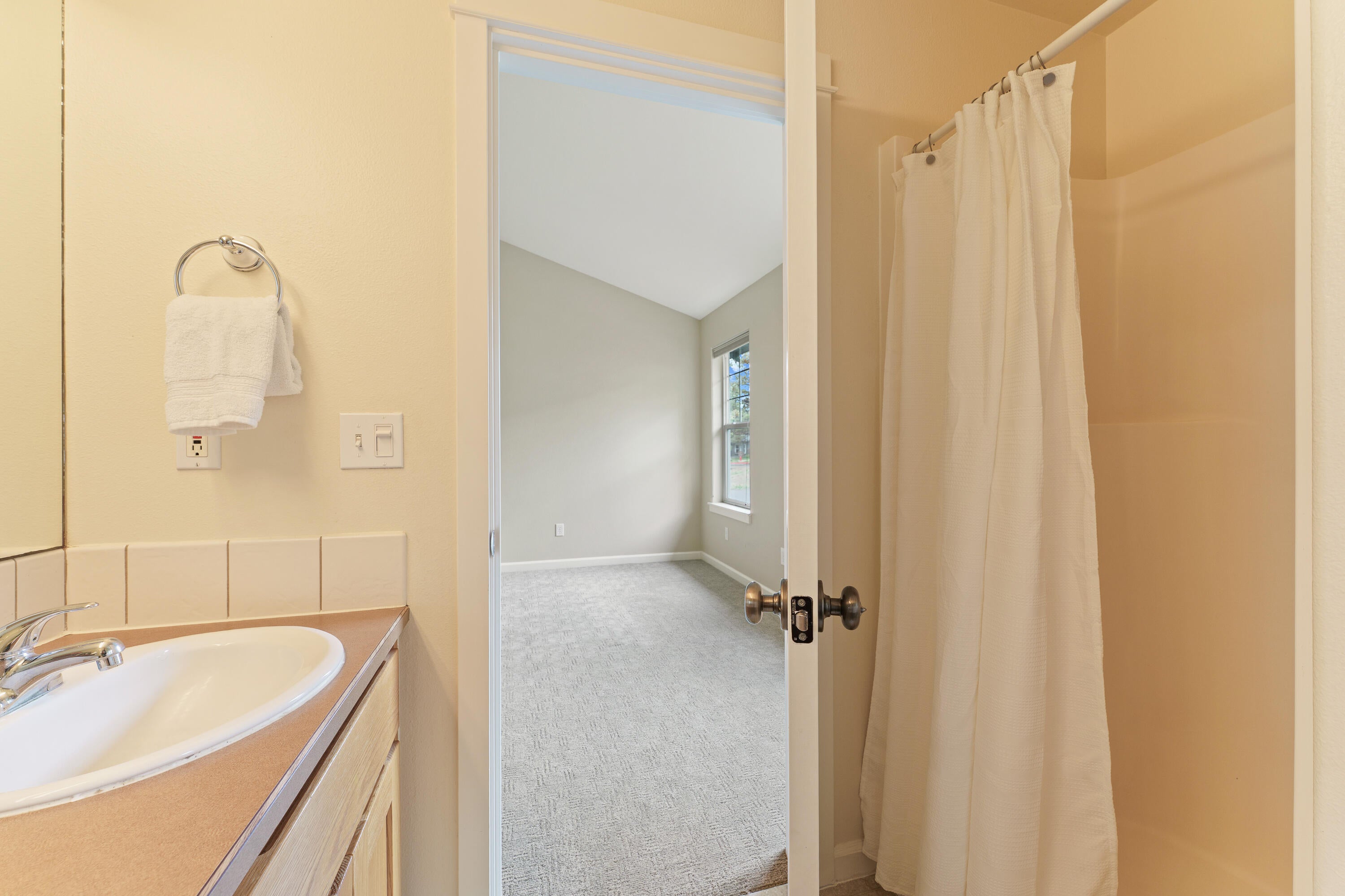 62669 Hawkview Road Bend, OR 97701 - Photo 31 of 33 DSC08394
