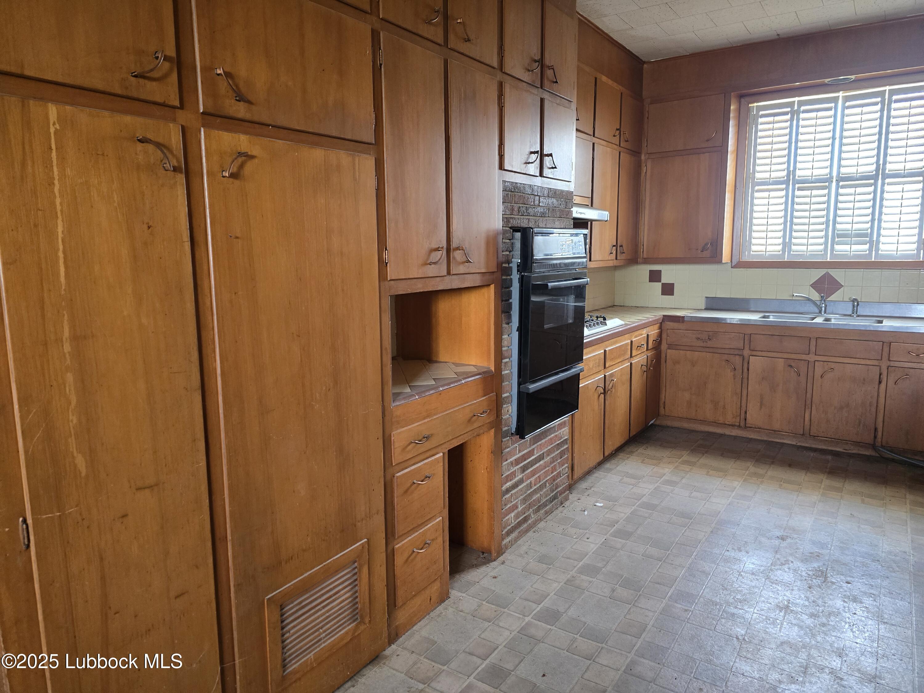 390 County Road Kress, TX 79052 - Photo 46 of 58 a kitchen with stainless steel appliances granite countertop a refrigerator and a sink