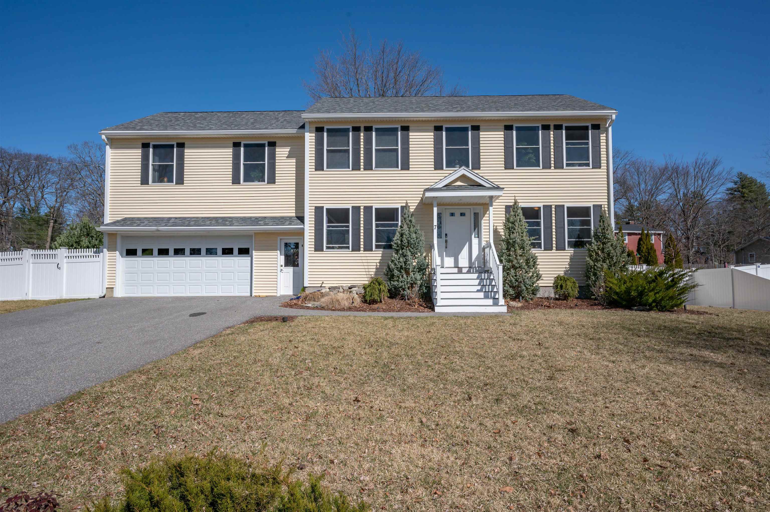 7 Carlisle Road Nashua, NH 03062 - Photo 2 of 32