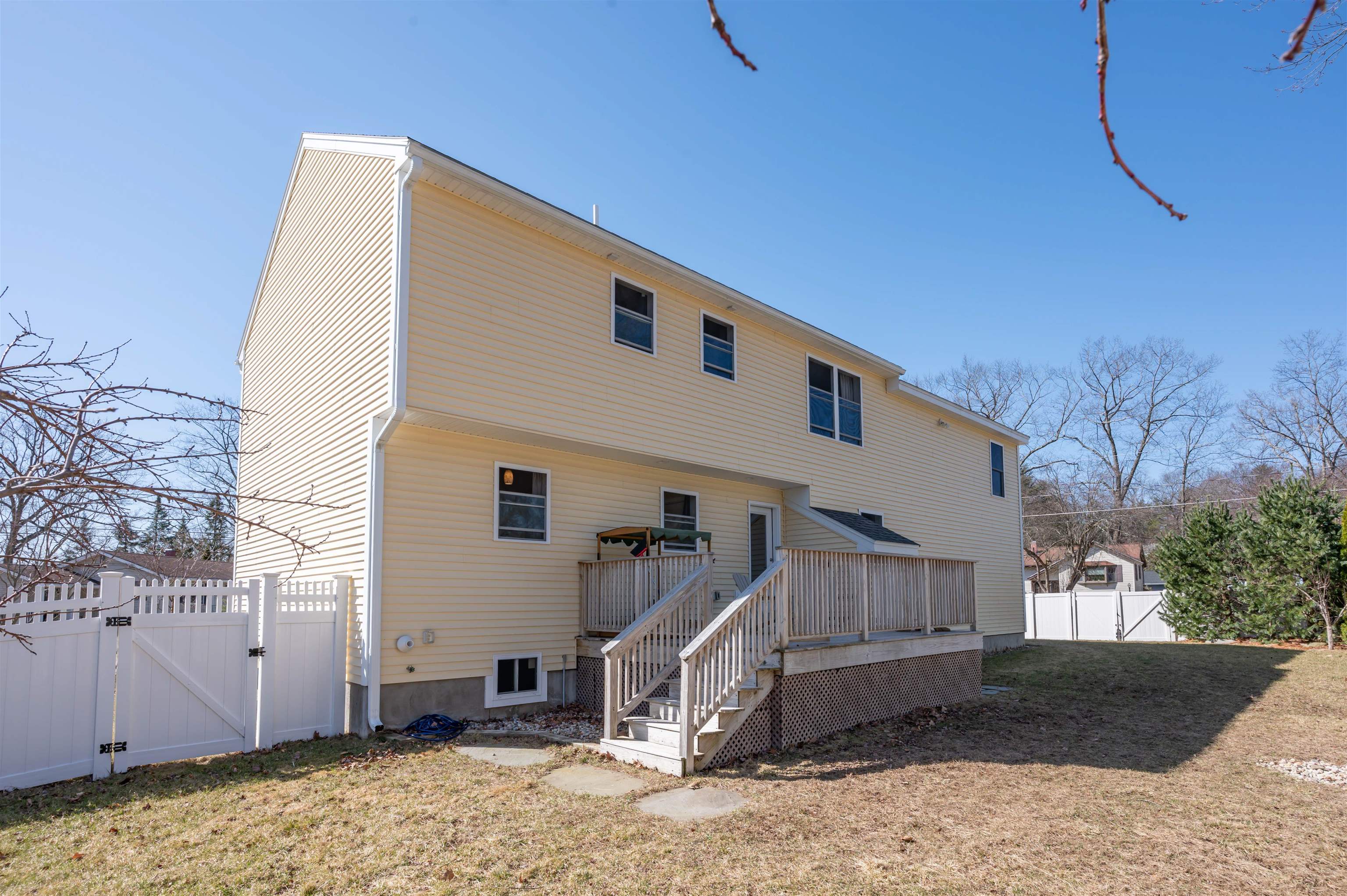 7 Carlisle Road Nashua, NH 03062 - Photo 26 of 32