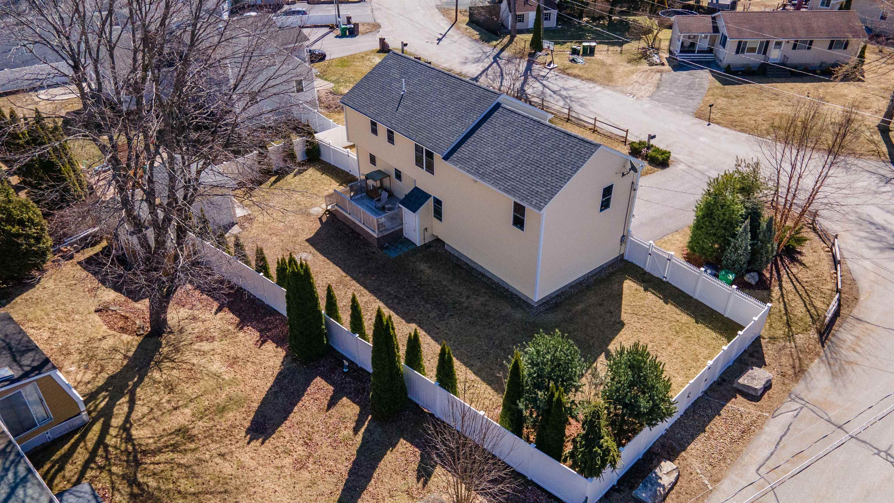 7 Carlisle Road Nashua, NH 03062 - Photo 28 of 32