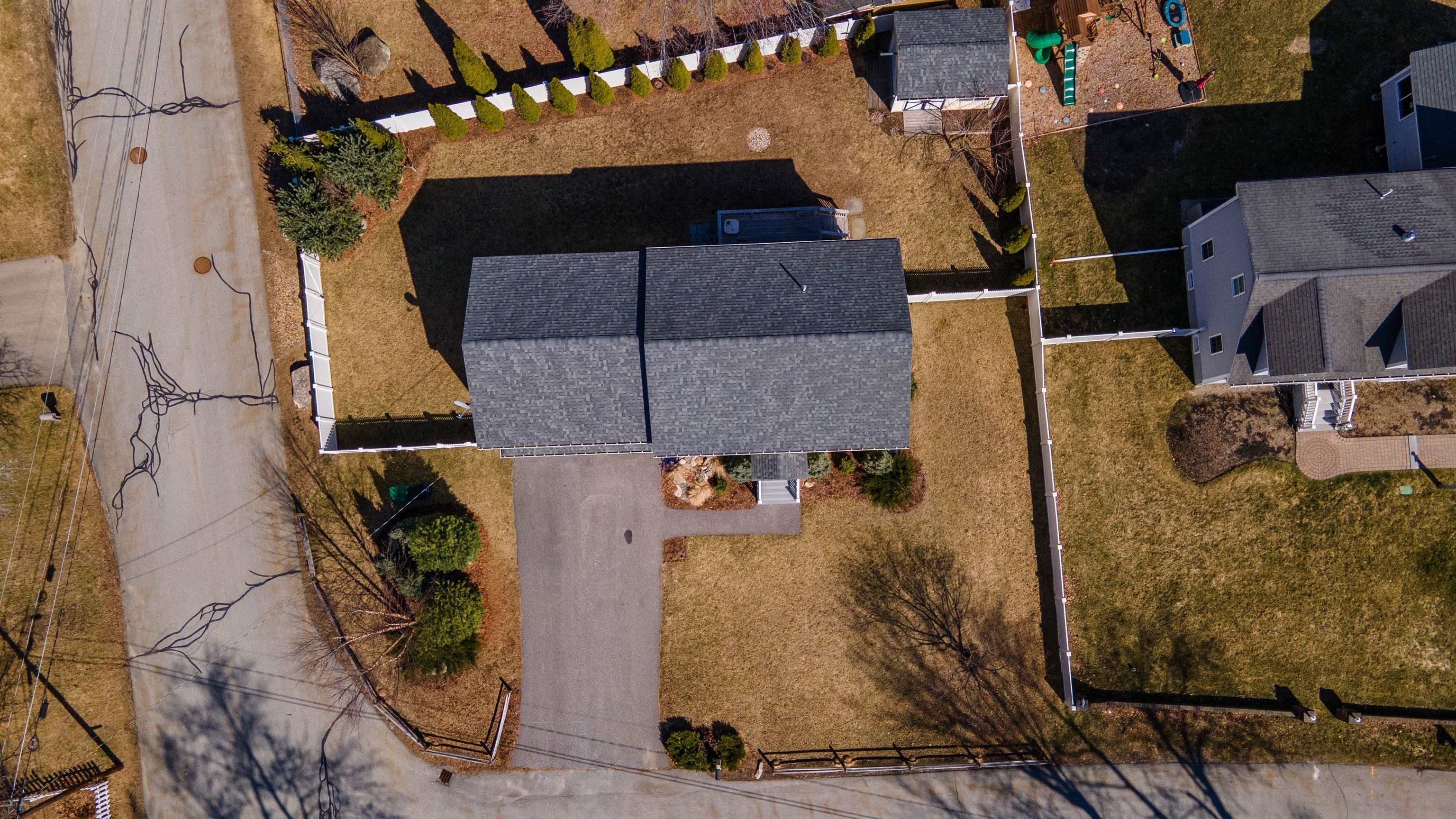 7 Carlisle Road Nashua, NH 03062 - Photo 3 of 32