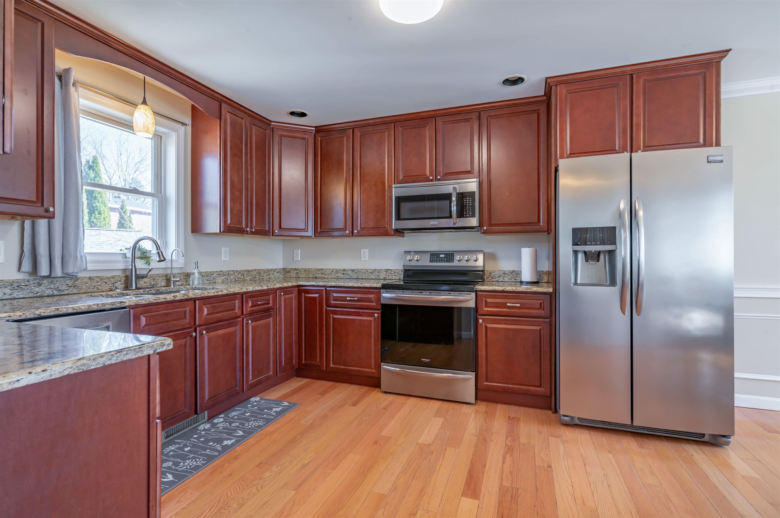 7 Carlisle Road Nashua, NH 03062 - Photo 5 of 32