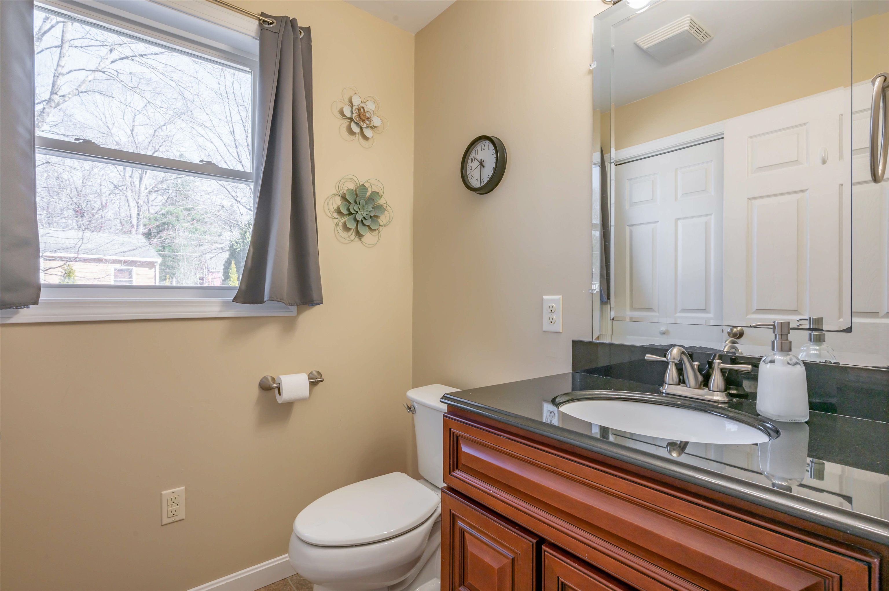 7 Carlisle Road Nashua, NH 03062 - Photo 8 of 32