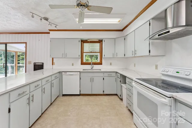 $825,000 | 44 Rainbow Road, Highlands, NC 28741