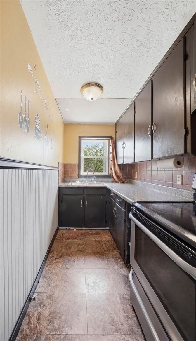 87 Manton Street Pawtucket, RI 02861 - Photo 5 of 20