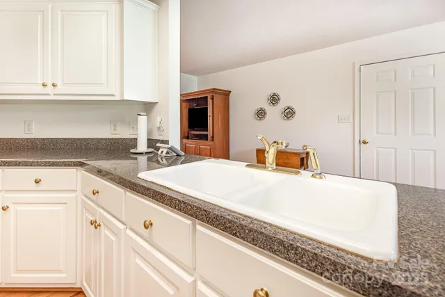 $299,000 | 302 6th Street Southwest, Conover, NC 28613