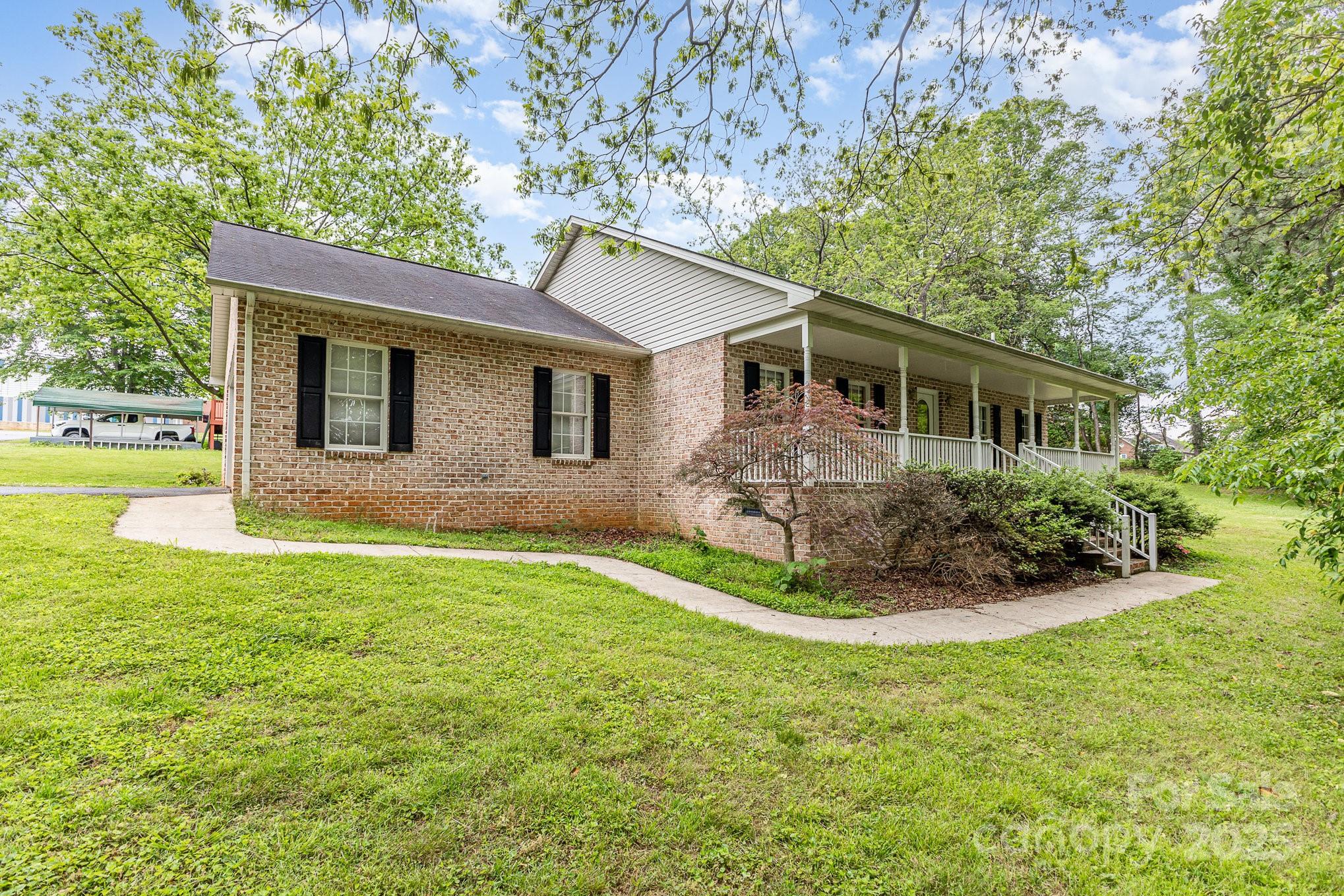 302 6th Street Southwest Conover, NC 28613 - Photo 2 of 38 Gallery Image 2