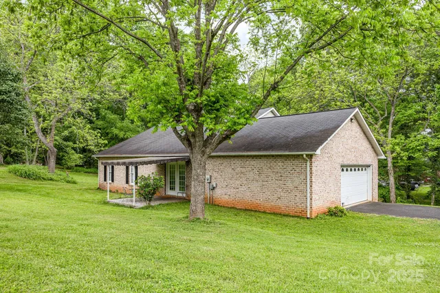 $299,000 | 302 6th Street Southwest, Conover, NC 28613