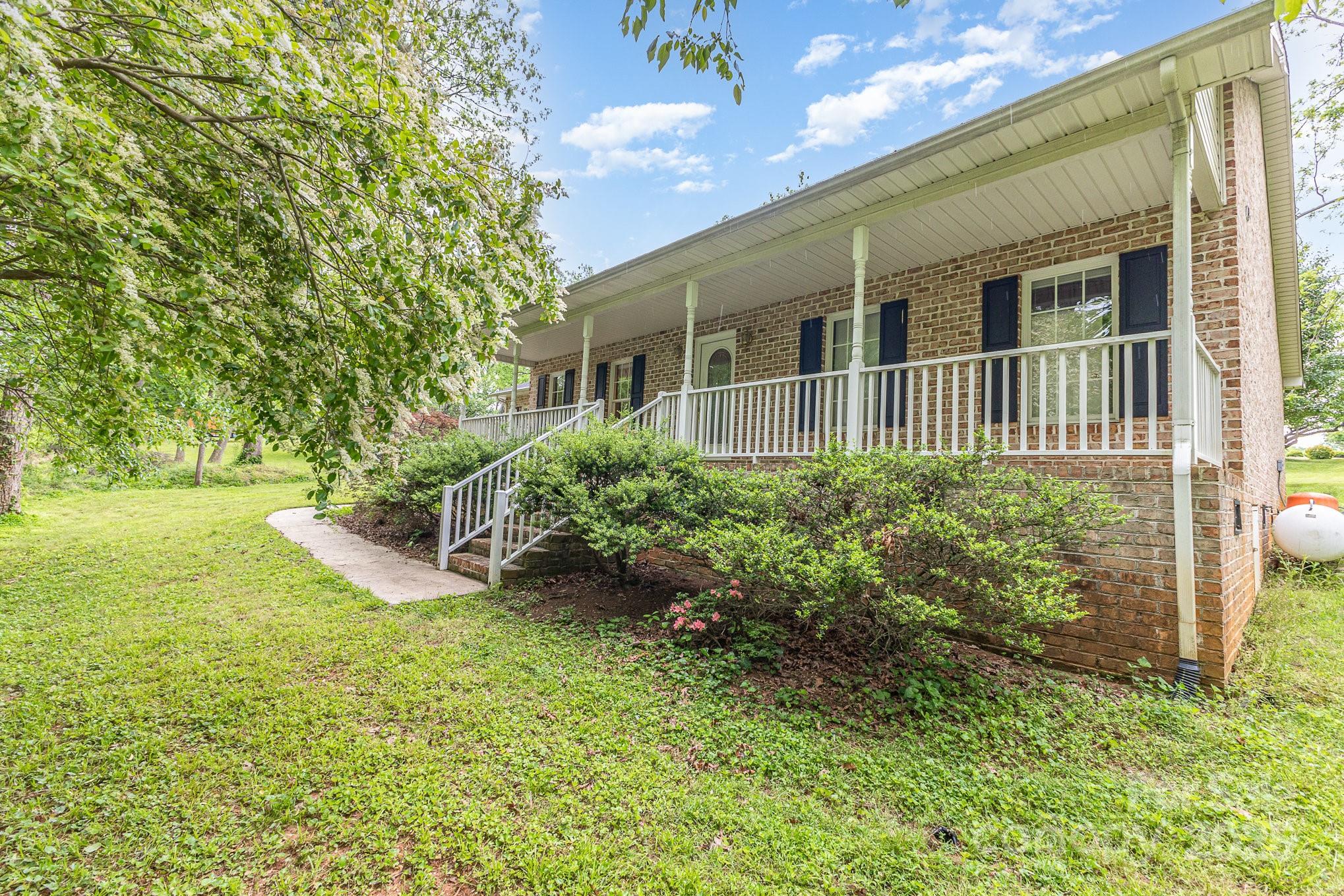 302 6th Street Southwest Conover, NC 28613 - Photo 4 of 38 Gallery Image 4
