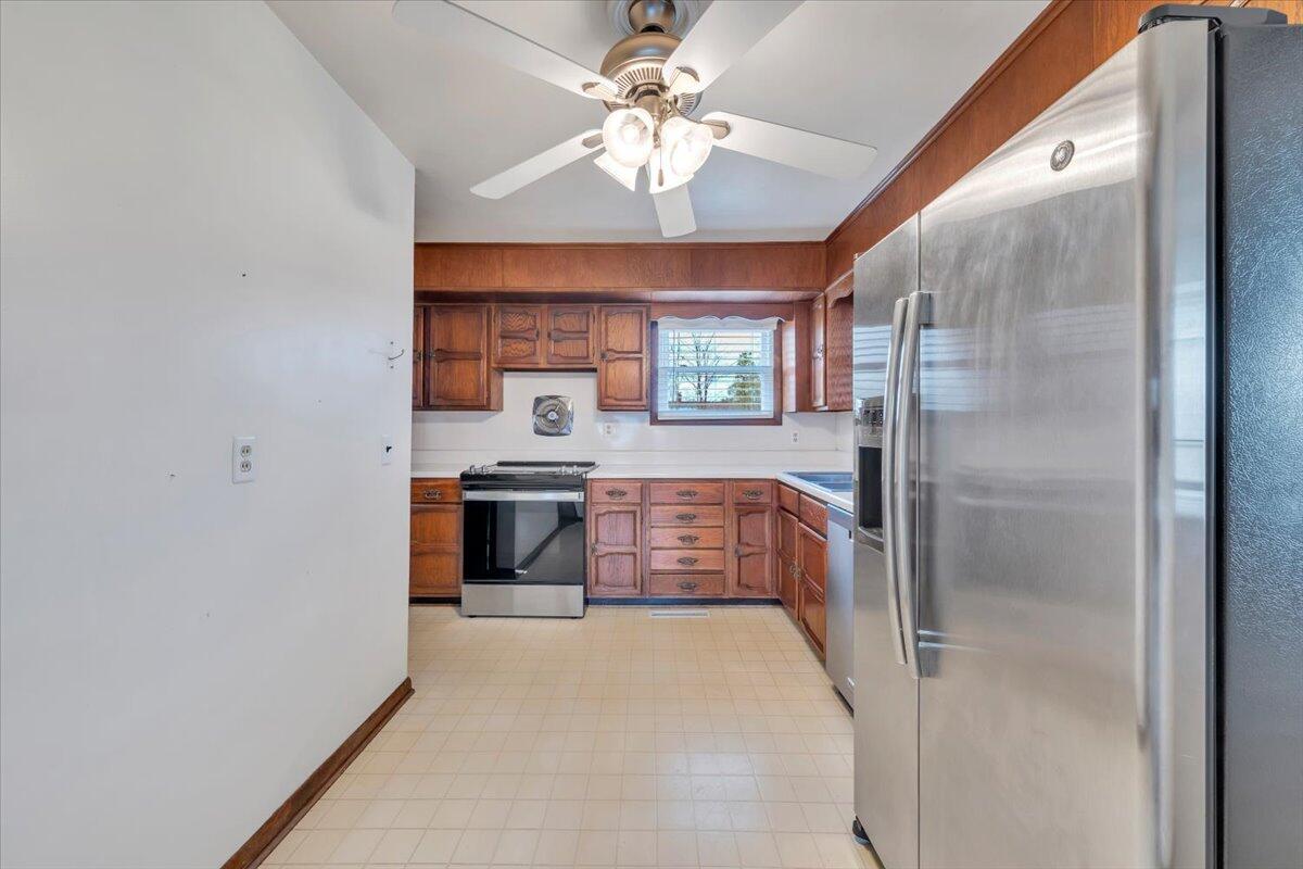 5156 Hazelridge Road Northwest Roanoke, VA 24012 - Photo 6 of 30 a kitchen with stainless steel appliances a stove a refrigerator and a chandelier