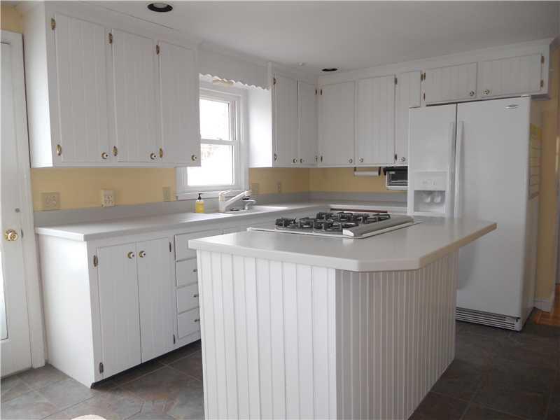 68 Four Winds Road Portland, ME 04102 - Photo 4 of 16 Kitchen. The kitchen has corian...
