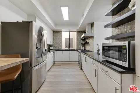 $1,130,000 | 235 South Tower Drive, Unit 305, Beverly Hills, CA 90211