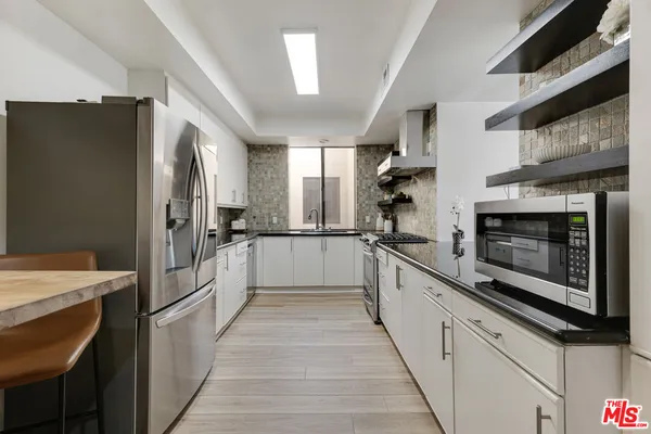 $1,130,000 | 235 South Tower Drive, Unit 305, Beverly Hills, CA 90211