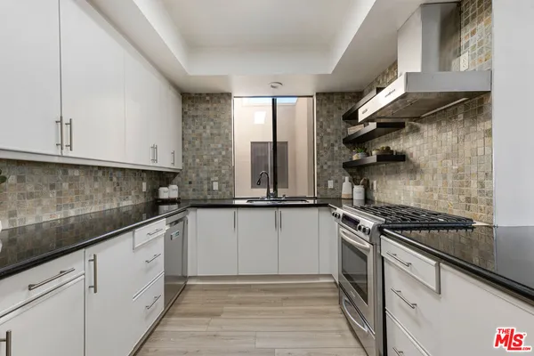 $1,130,000 | 235 South Tower Drive, Unit 305, Beverly Hills, CA 90211