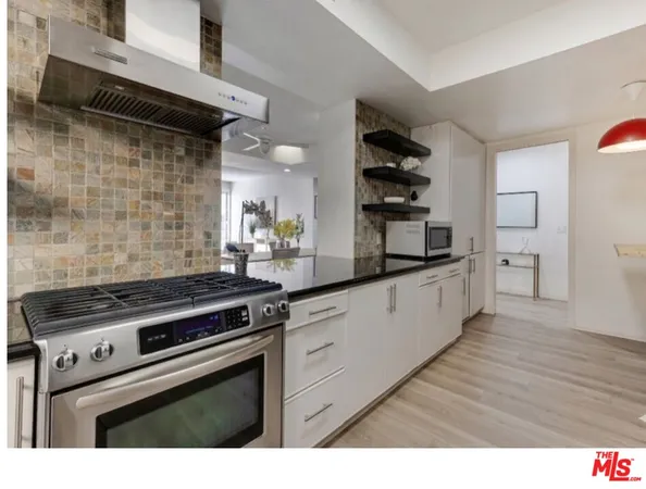 $1,130,000 | 235 South Tower Drive, Unit 305, Beverly Hills, CA 90211