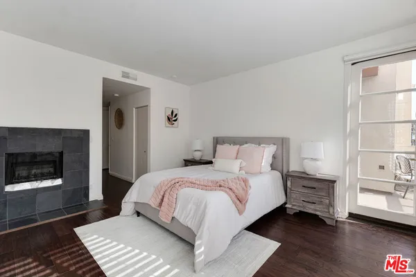 $1,130,000 | 235 South Tower Drive, Unit 305, Beverly Hills, CA 90211