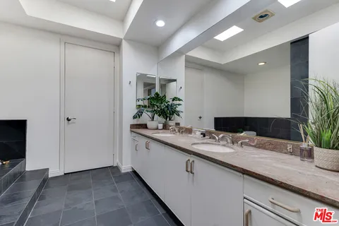 $1,130,000 | 235 South Tower Drive, Unit 305, Beverly Hills, CA 90211