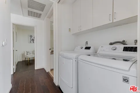$1,130,000 | 235 South Tower Drive, Unit 305, Beverly Hills, CA 90211