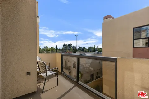 $1,130,000 | 235 South Tower Drive, Unit 305, Beverly Hills, CA 90211