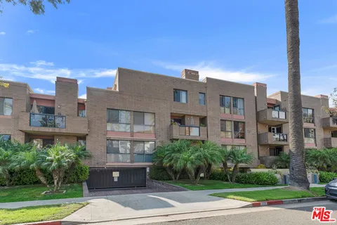 $1,130,000 | 235 South Tower Drive, Unit 305, Beverly Hills, CA 90211