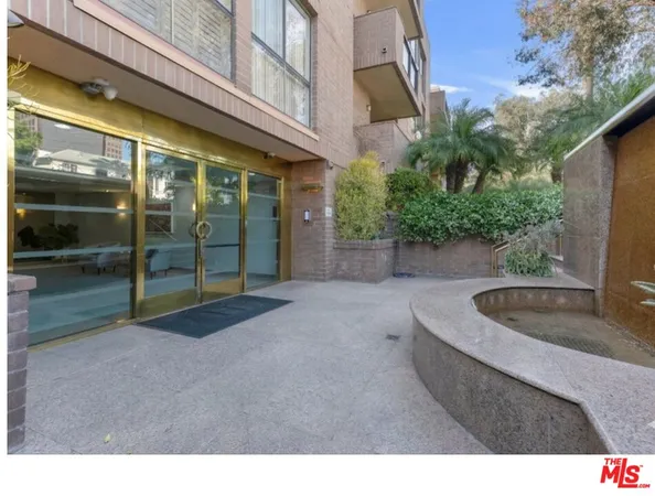 $1,130,000 | 235 South Tower Drive, Unit 305, Beverly Hills, CA 90211