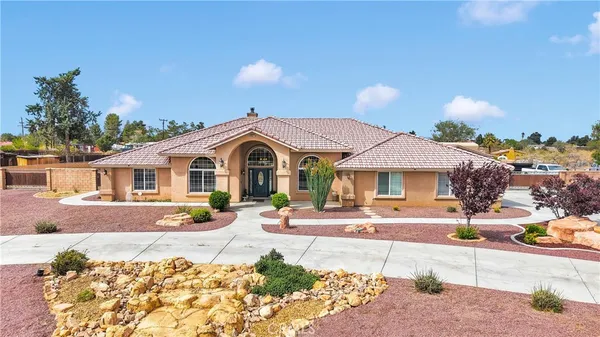 $785,000 | 19501 Kinai Road, Apple Valley, CA 92307