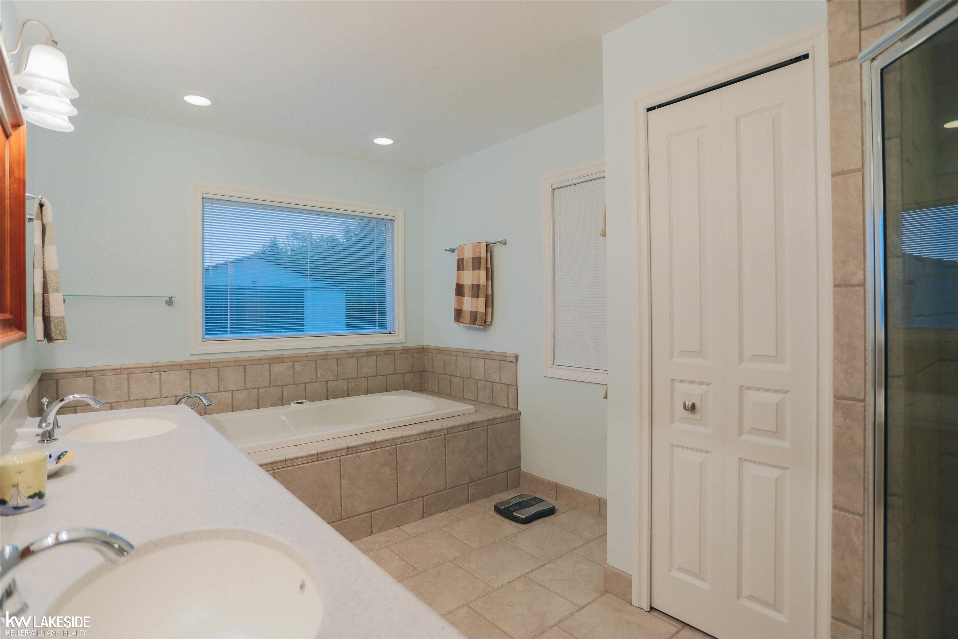 66400 Hartway Road Ray, MI 48096 - Photo 24 of 39 50090442-23.JPG