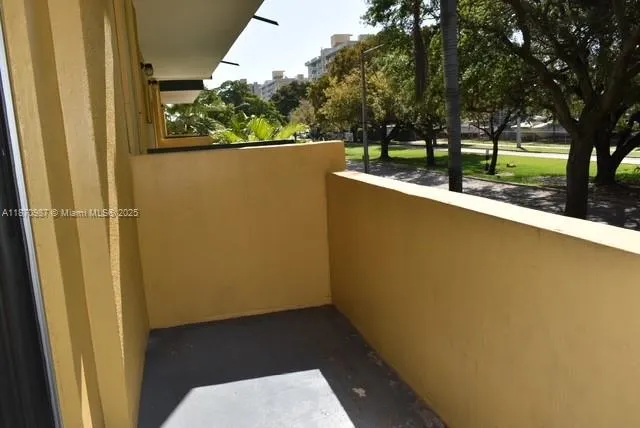 $1,500 | 1975 Northeast 135th Street, Unit 2N, North Miami, FL 33181