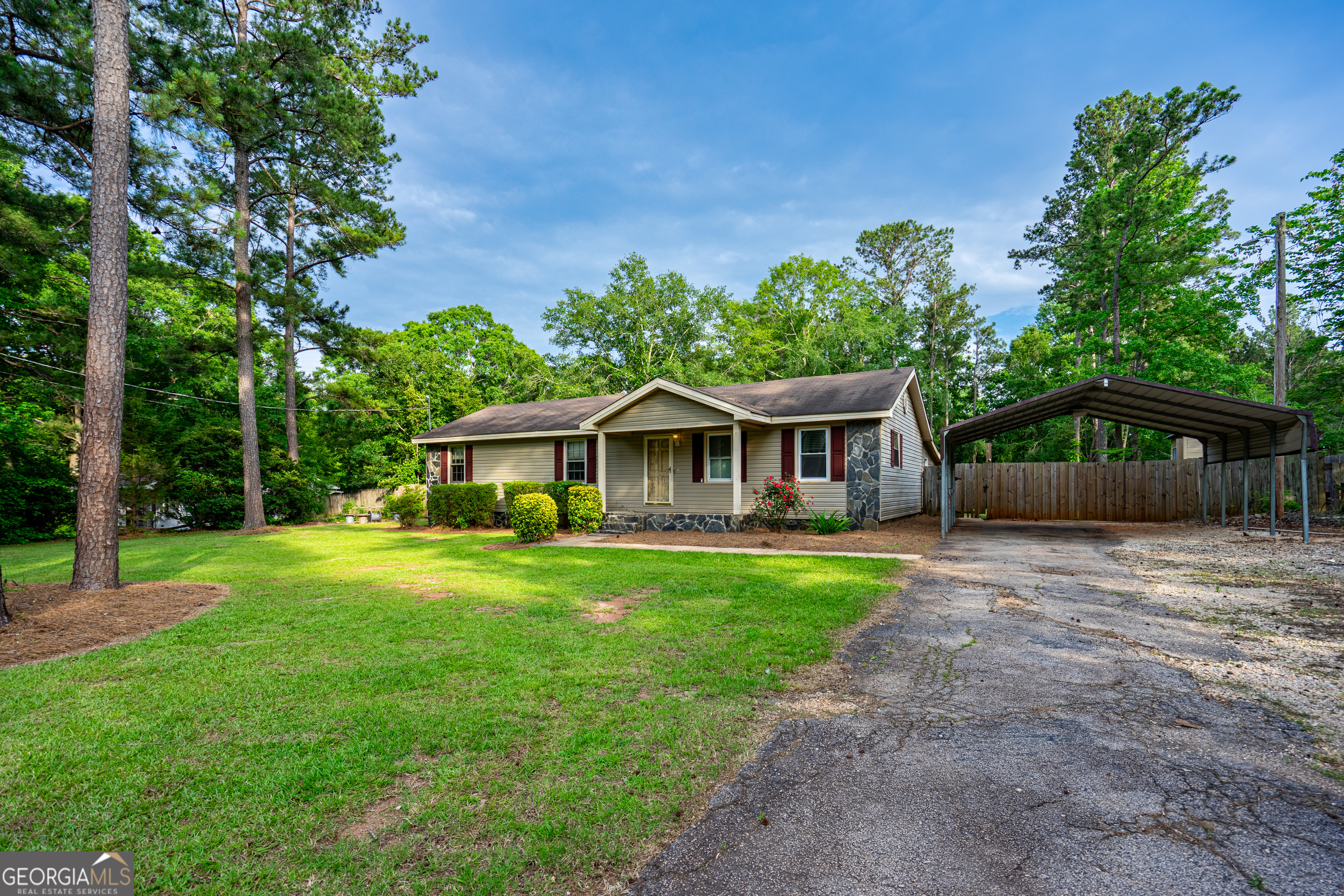 141 Rob Roy Road LaGrange, GA 30240 - Photo 1 of 1 a front view of a house with garden