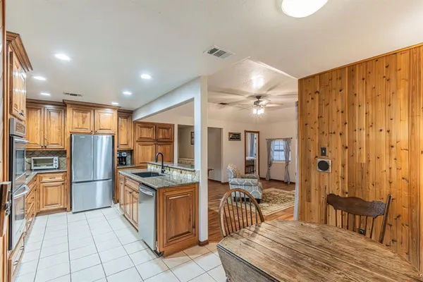 $369,000 | 614 Overhill Road, Granbury, TX 76048
