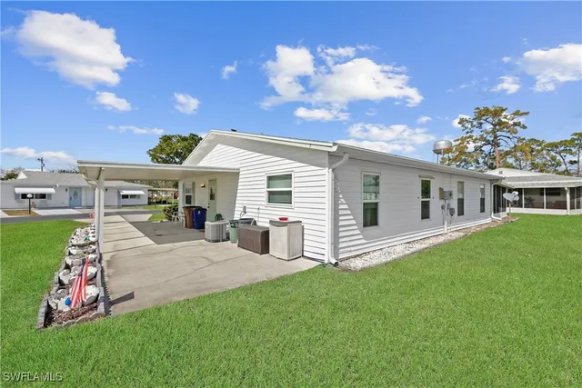 a view of a house with a yard