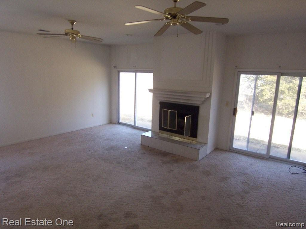4493 Clifford Road Brighton, MI 48116 - Photo 14 of 22 Family Room