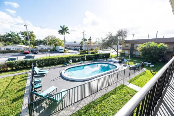$1,990 | 1401 Northeast 17th Court, Unit 208, Fort Lauderdale, FL 33305