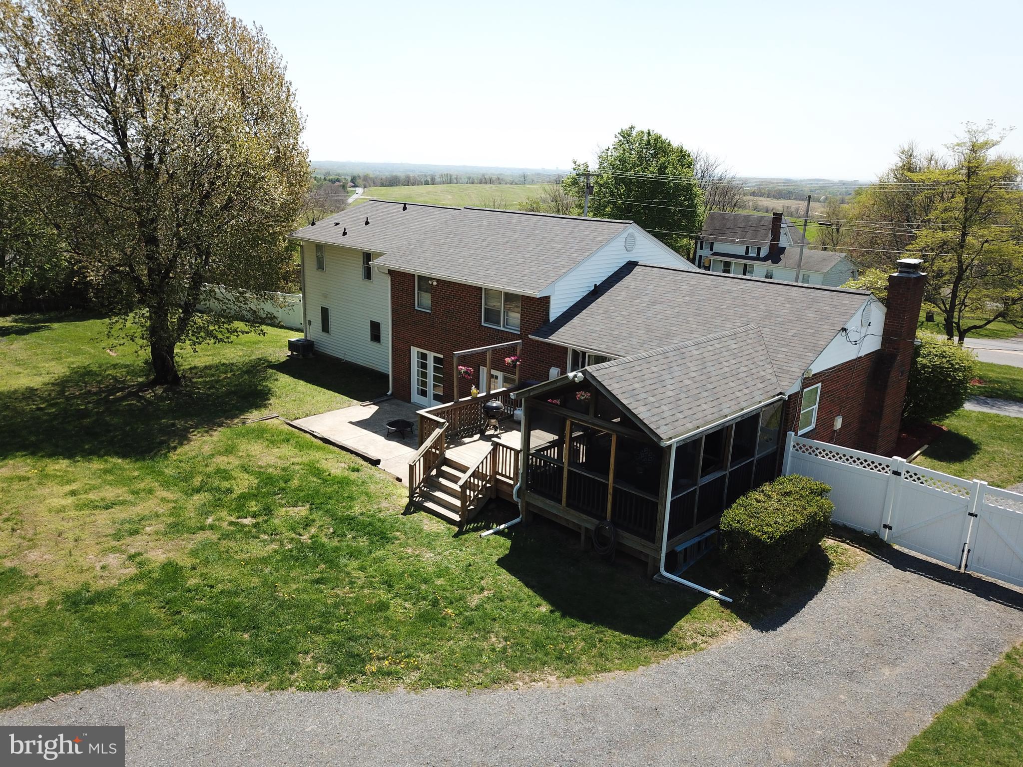24131 Kings Valley Road Damascus, MD 20872 - Photo 6 of 102 Gallery Image 6