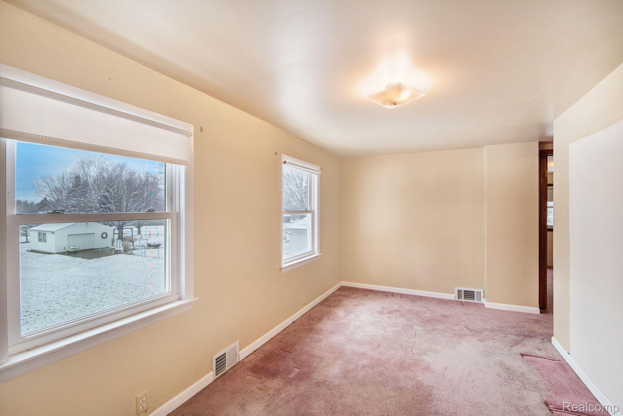 4482 Dublin Road Burton, MI 48529 - Photo 13 of 17 Gallery Image 13