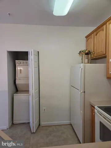 a view of a storage & utility room with washer and dryer