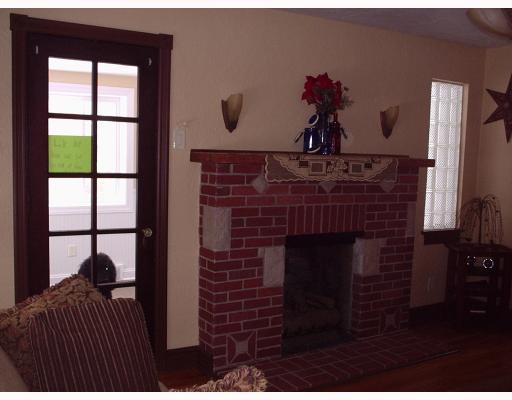 930 Ridge Road Ambridge, PA 15003 - Photo 7 of 16 Living Room.