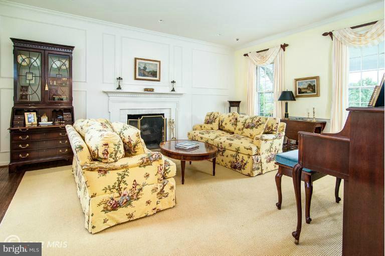 17368 Dry Mill Road Leesburg, VA 20175 - Photo 6 of 30 Living Room