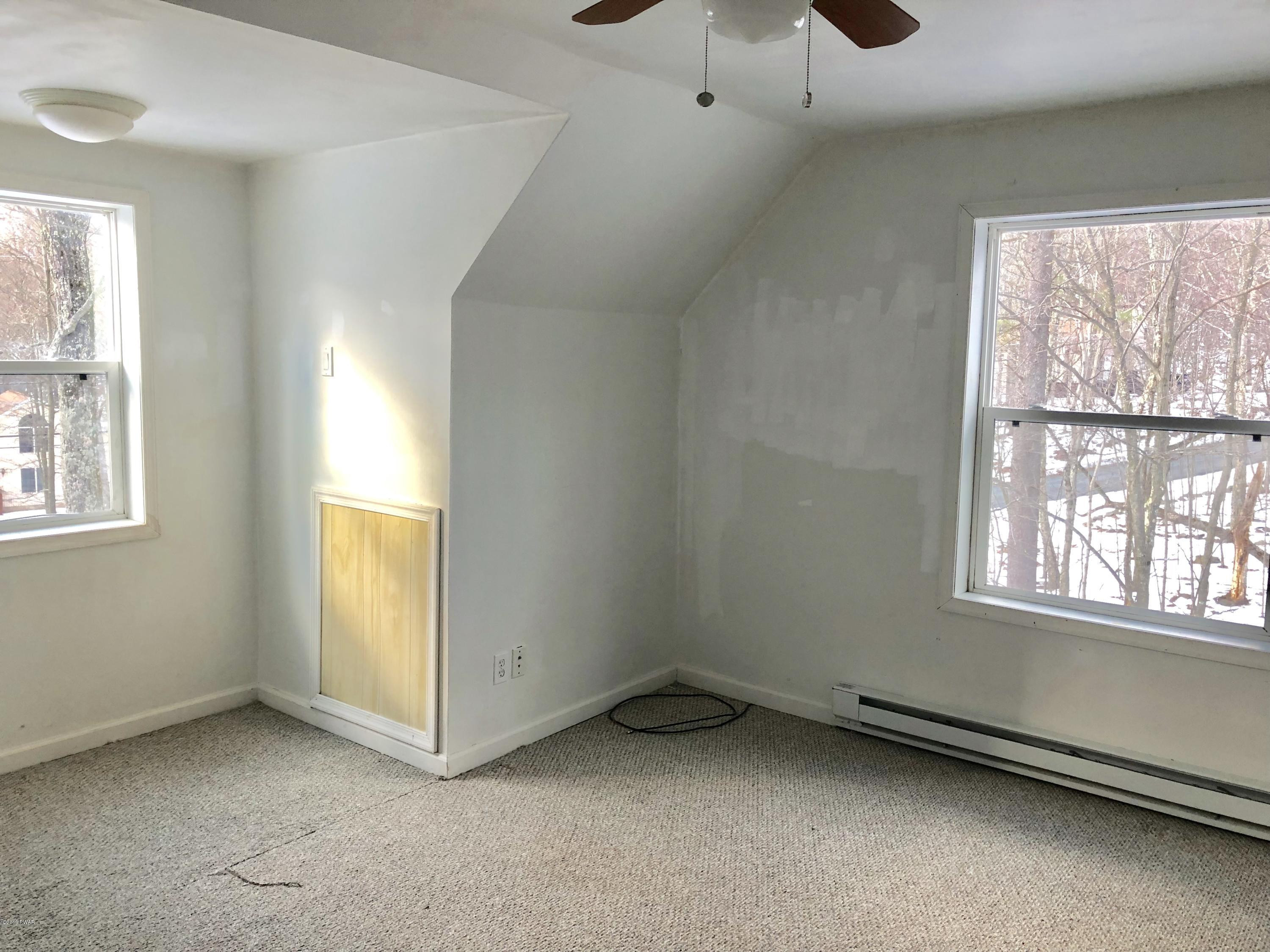 594 Woodcock Road Bushkill, PA 18324 - Photo 5 of 10