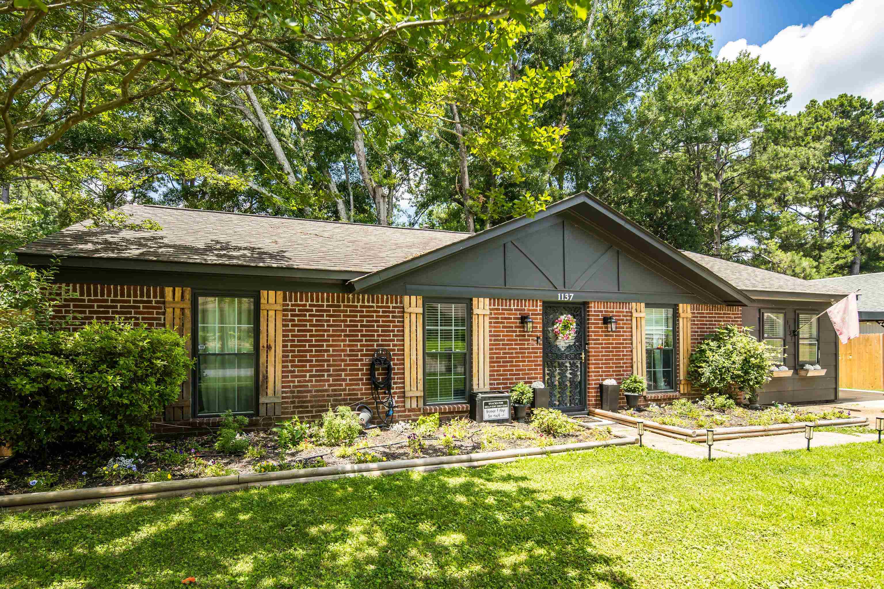 1137 Greenview Road Collierville, TN 38017 - Photo 3 of 35 a view of a house with backyard and sitting area
